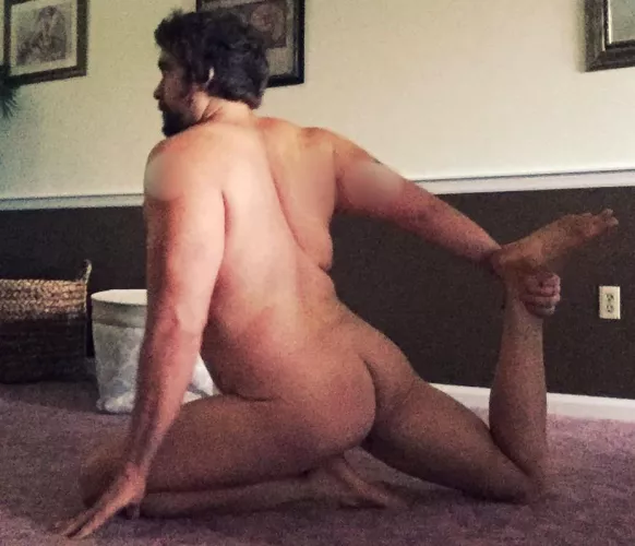 Pigeon pose by Bad_dolphins