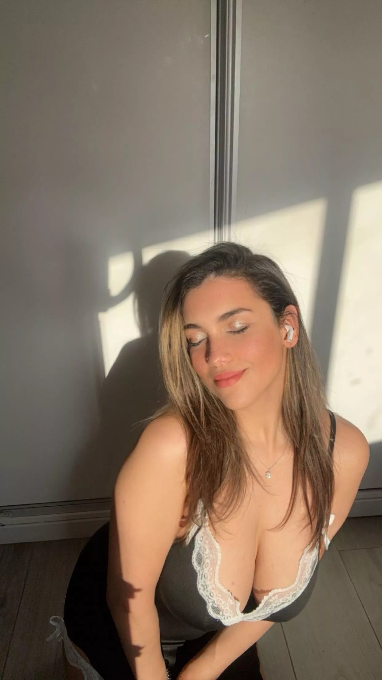 Showing off my caramel sunny side, so you know what to expect every day when you come home from work posted by Spooky-Yellowjacket