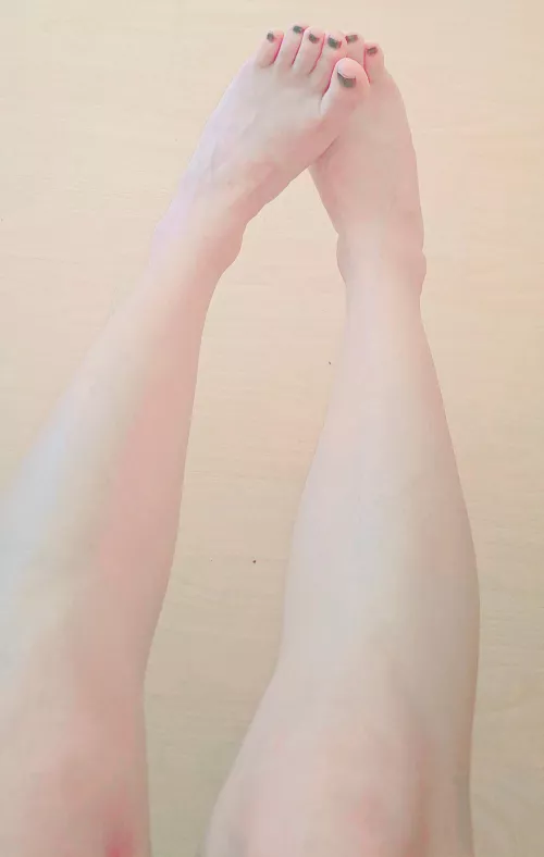 Small feet and toes by jjjd_23