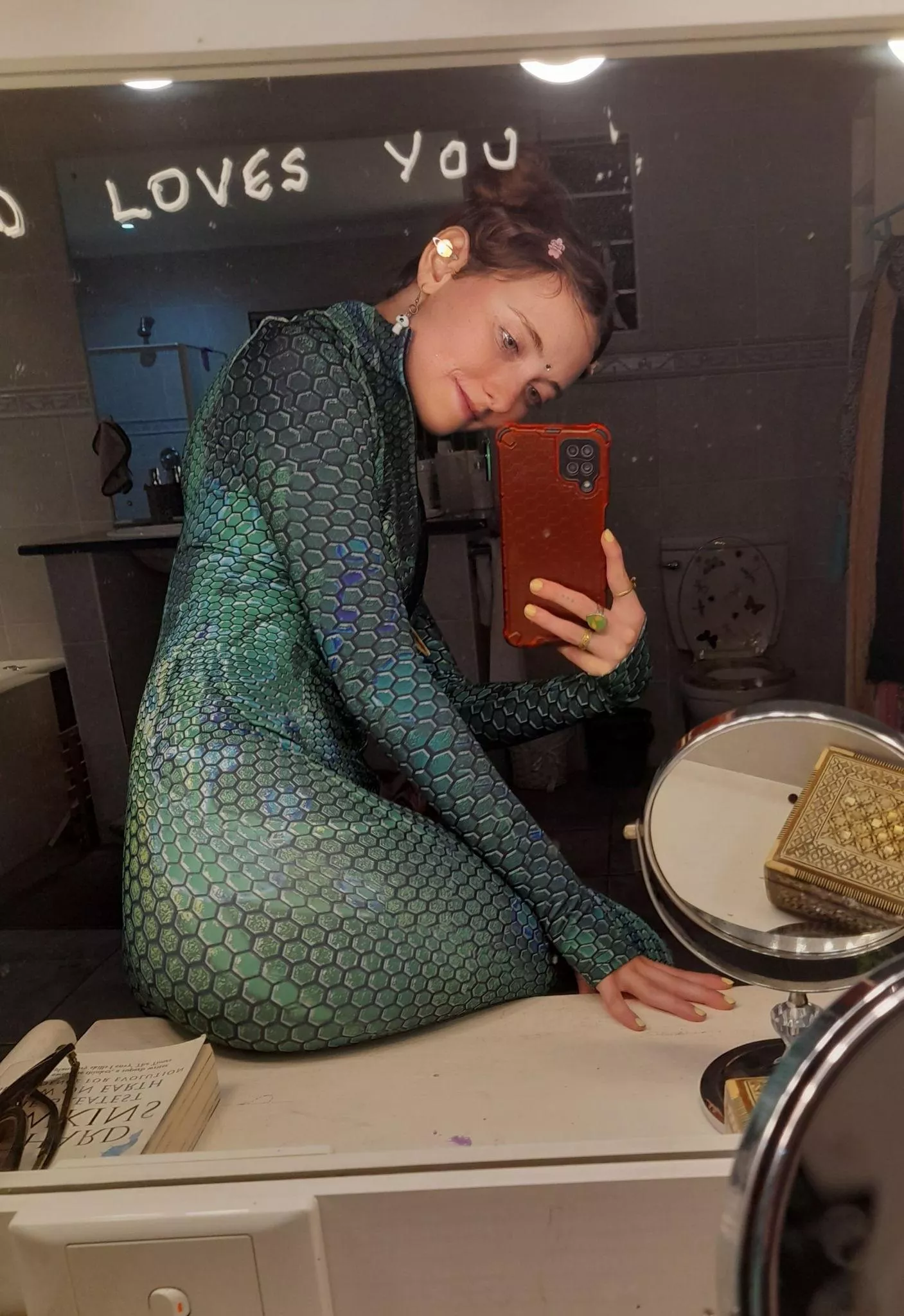 sneak peek from ur shy bookworm, bathroom selfie time bae F18 posted by kissesglitter