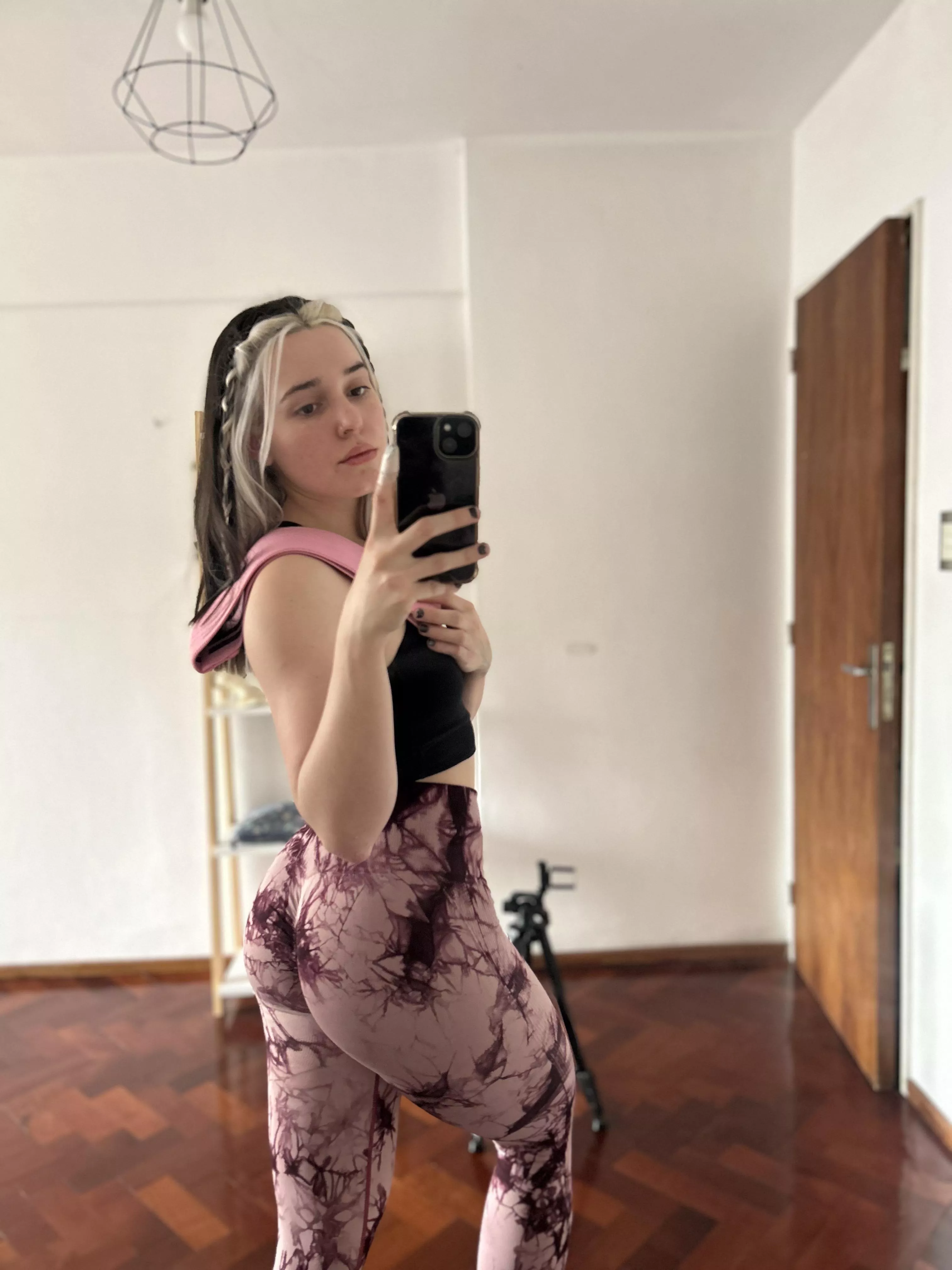 that’s my sweet ass in leggings posted by Betty_Luv