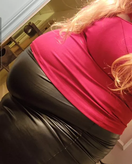 Was this too tight of an outfit for a night out? 😏 by Ok_Marionberry_9118