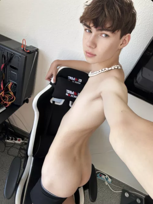 would you be annoyed if i send you selfies daily like that while im gaming? (19) by After_Ad_6431