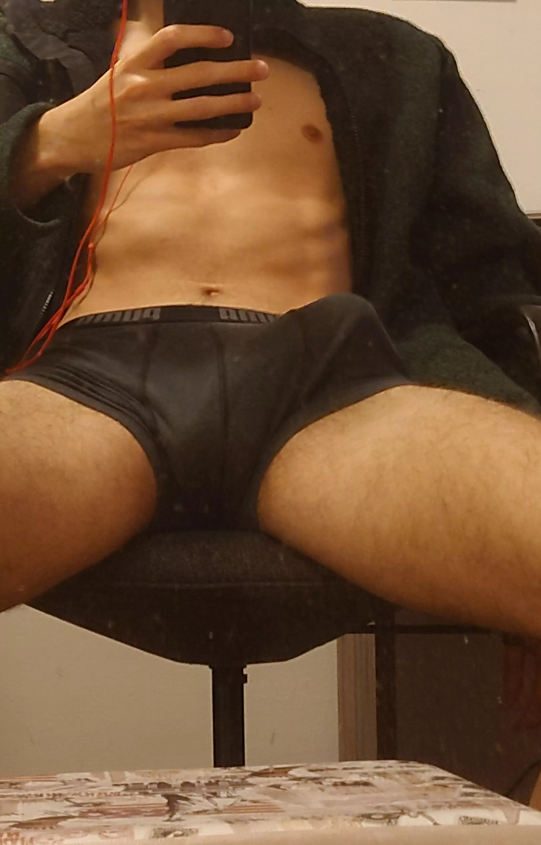 [23] first post, let me know what you think 👀 posted by emmarock12