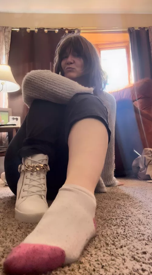 A single sock’s secret: the art of the smirk. by AverageAny3612