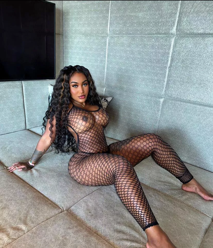 Banging posted by ManufacturerThen9833