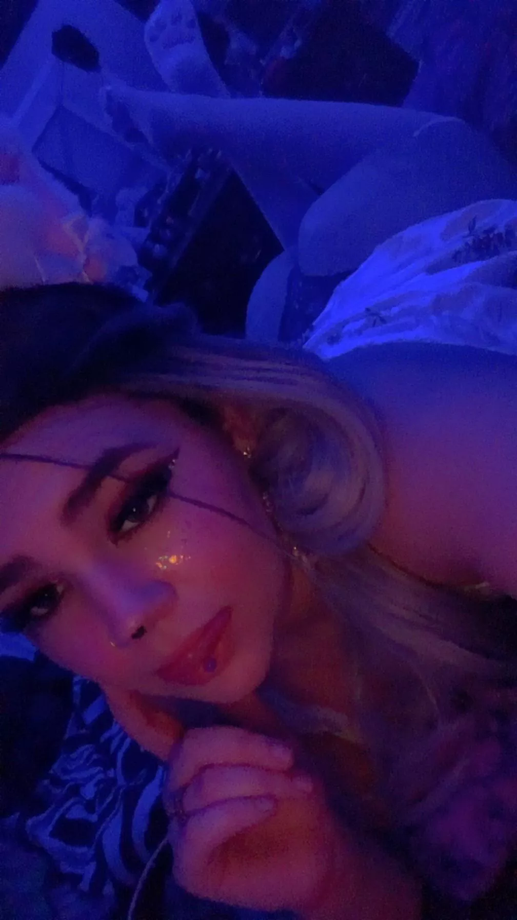 Can I lay on your lap?🙈 posted by Cars0929