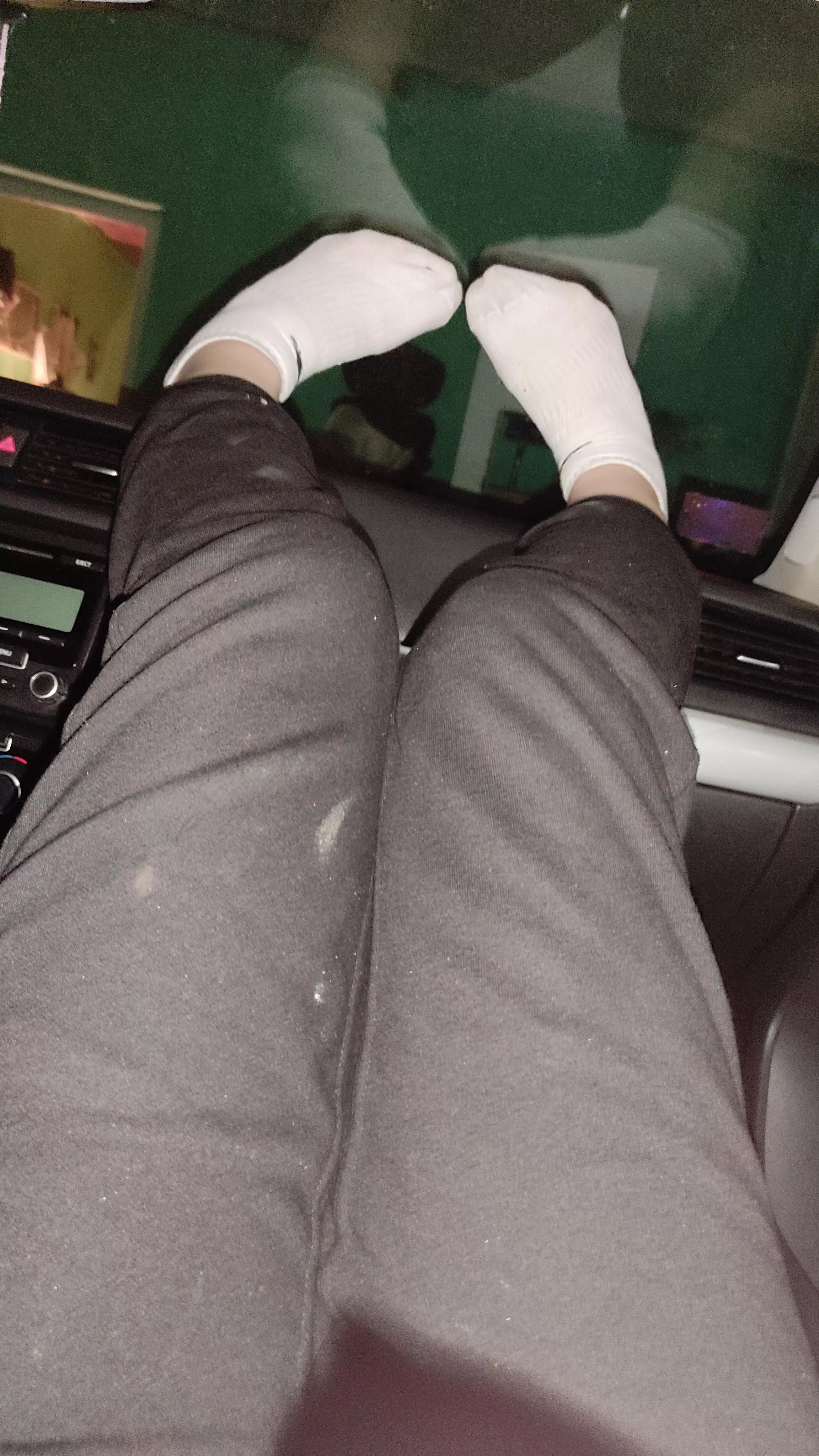 Casual pic on My mom's car (F) posted by Elecktraaa