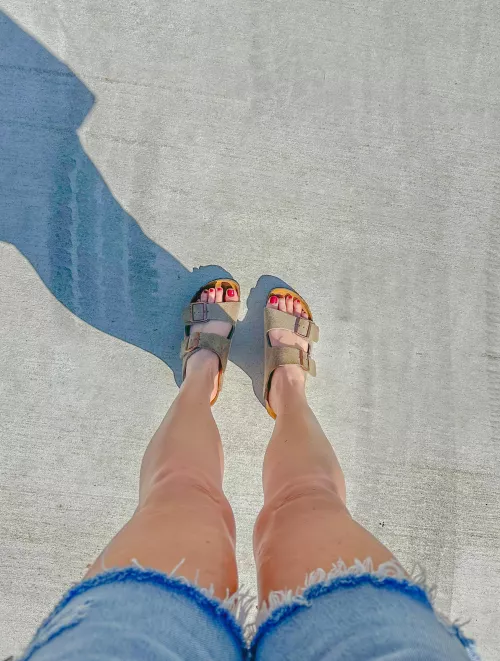 Happy it's starting to warm up 🥰 by countrypeachfeet