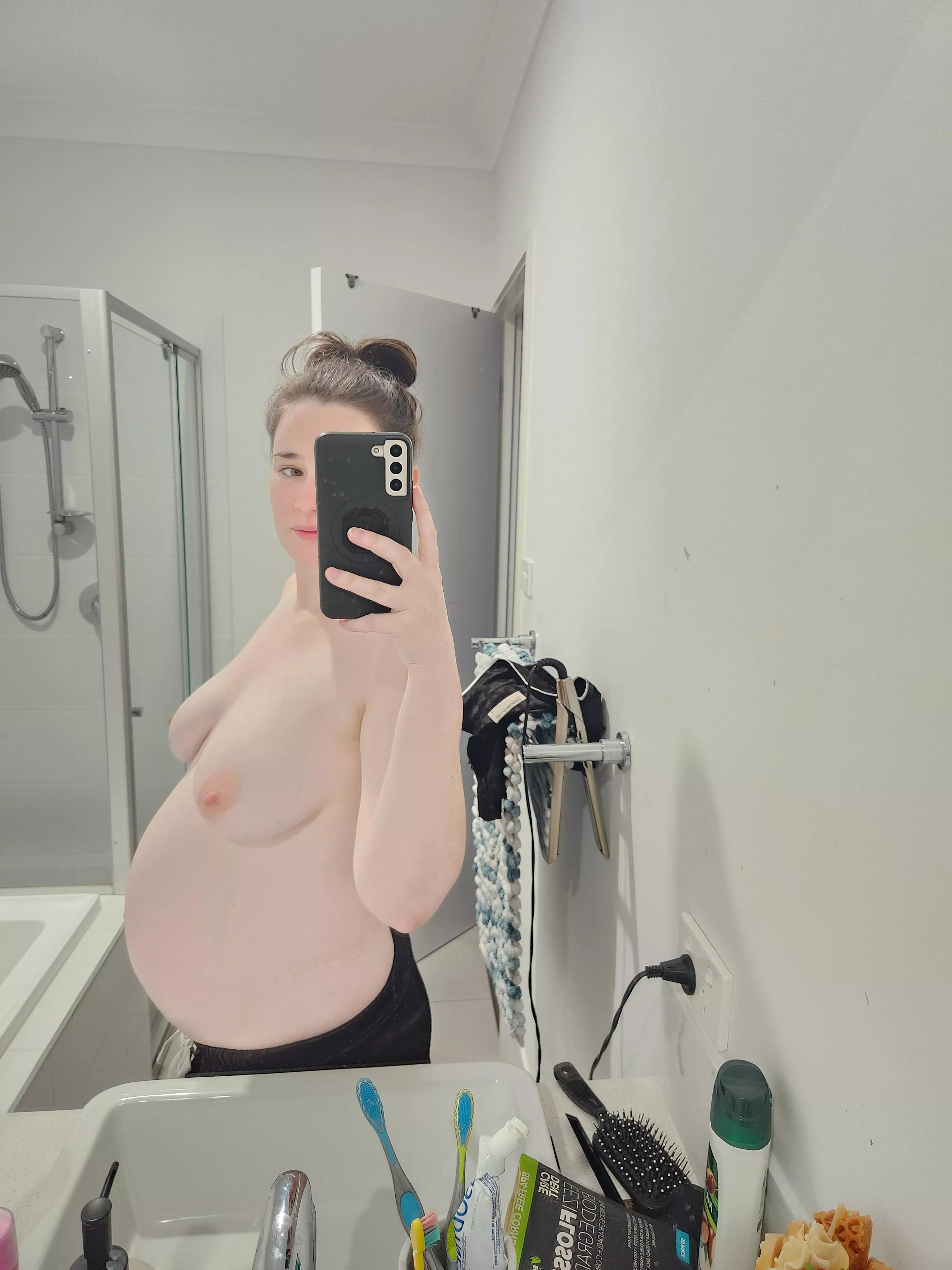 Help me get comfortable xx posted by Courtney_Jordan