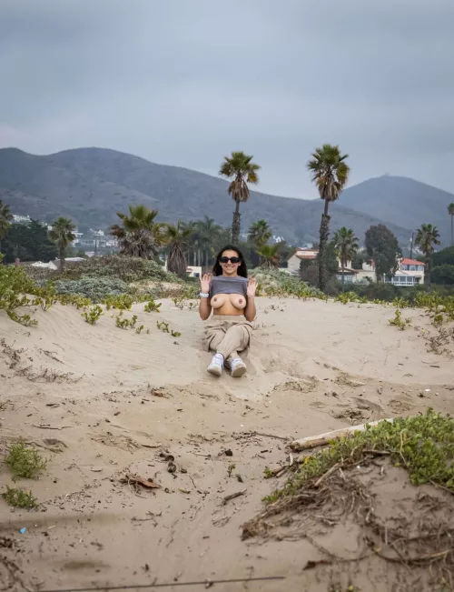 Here I am flashing my boobs on a public beach. by Daisy_Hood