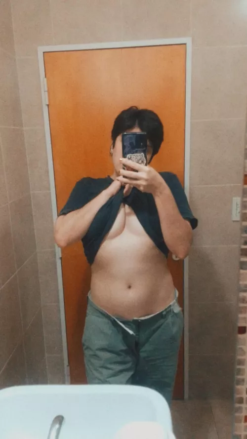 Hi! Say hello to my titties friends   by fedraismyname