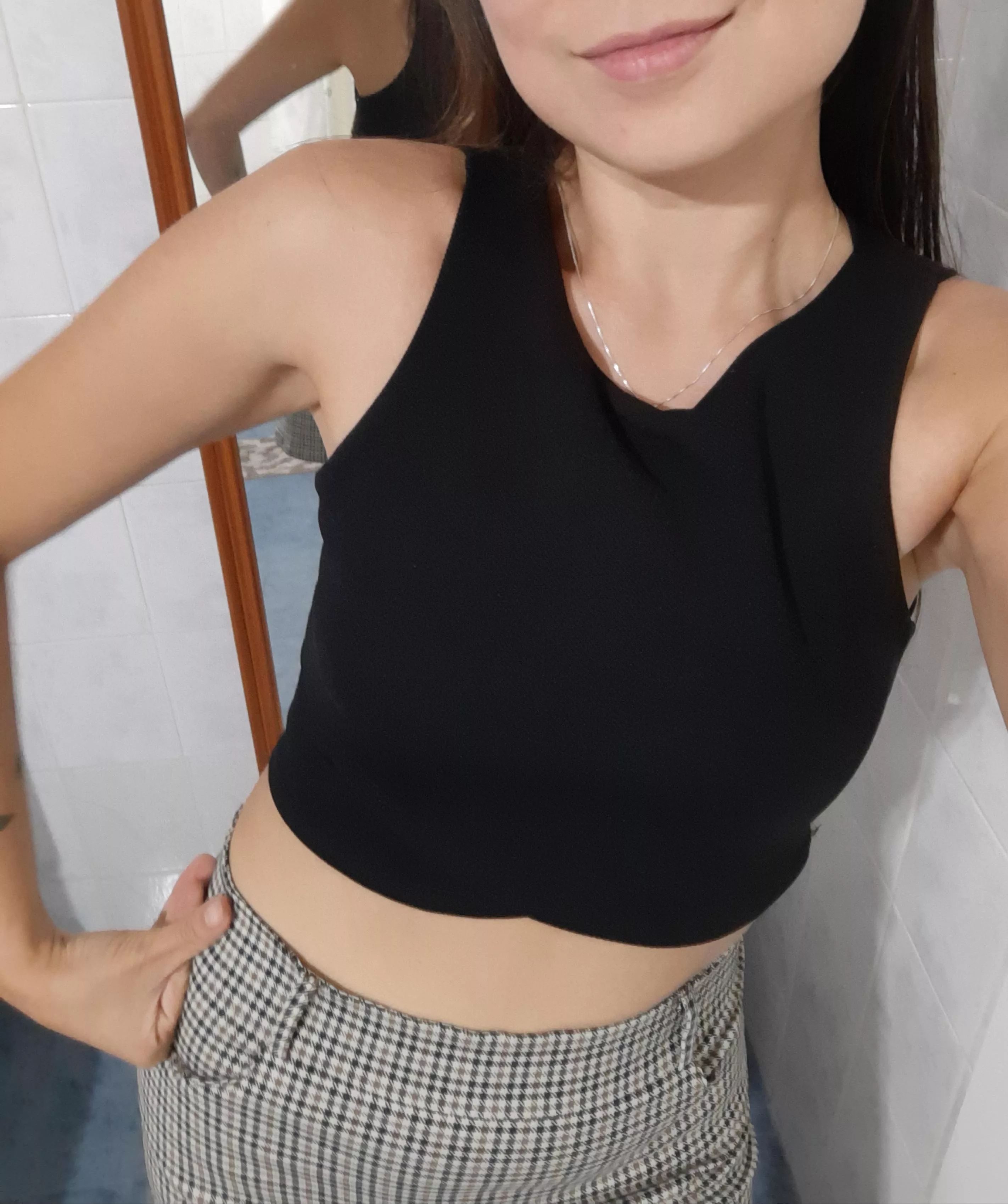 I escaped to the bathroom to take this photo, still shy... but little by little I will dare to show more, yes? posted by CamileMua