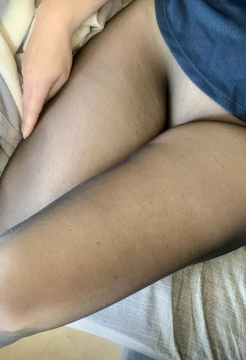 Seamless pantyhose on a Thursday by Granitestaterxxx