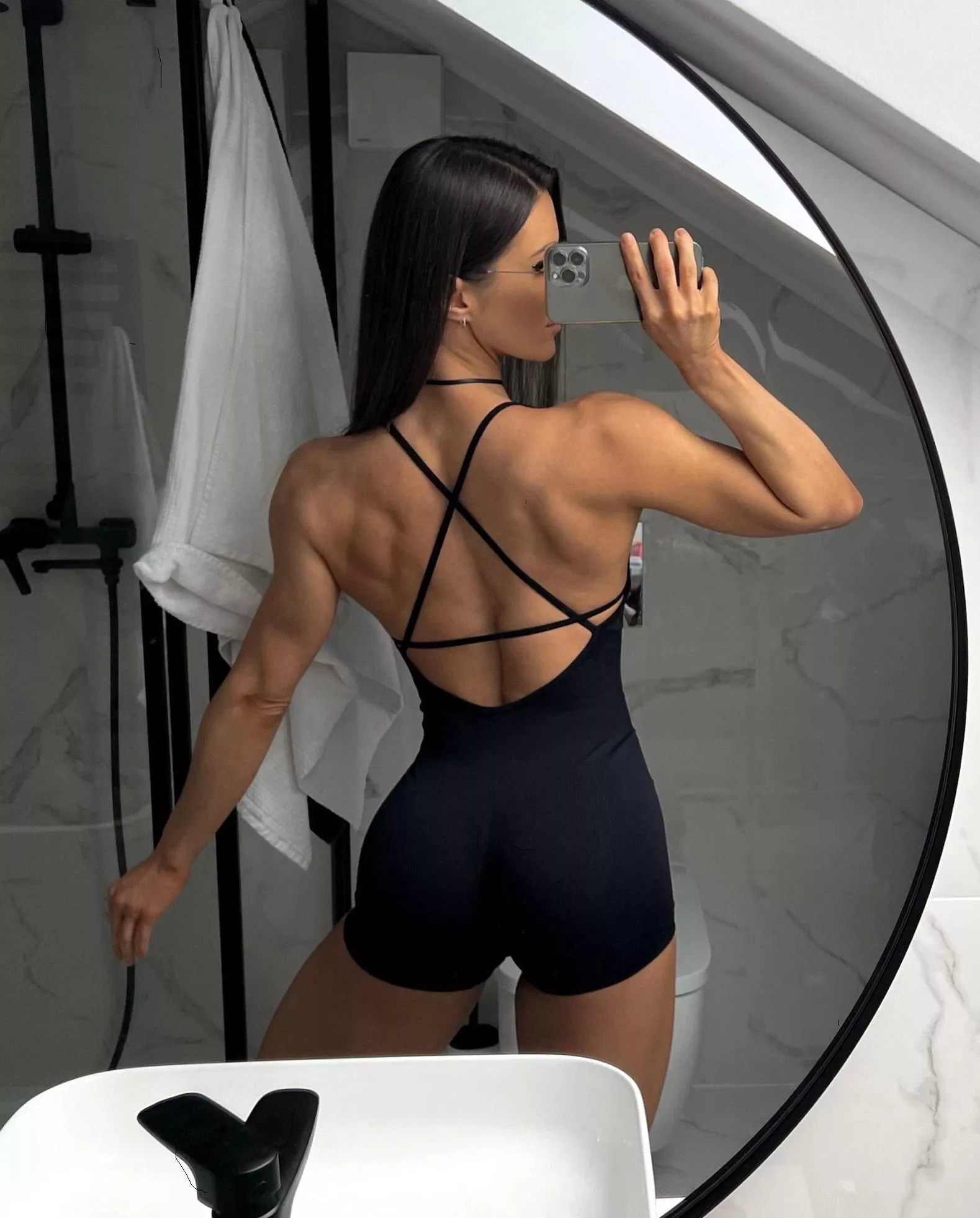 shredded back posted by linasphysique_