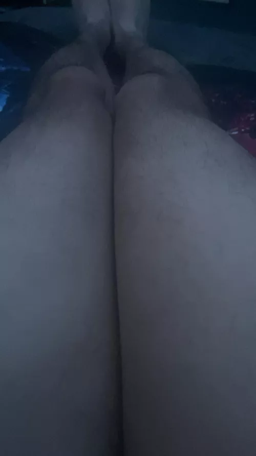 Someone come spread these legs for me 😘 19M by Yourdreamteen05