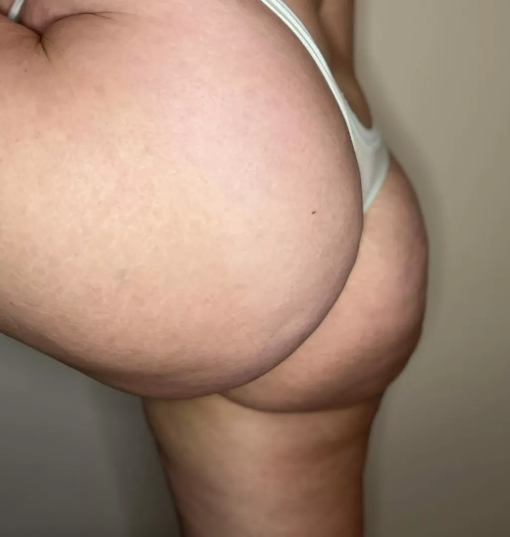 Thigh and booty cellulite  by Snacky_thiccums