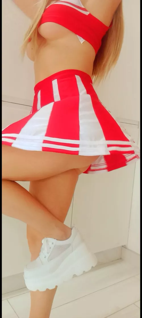 Think I'll make cheerleader of the week.  by mollyboo69