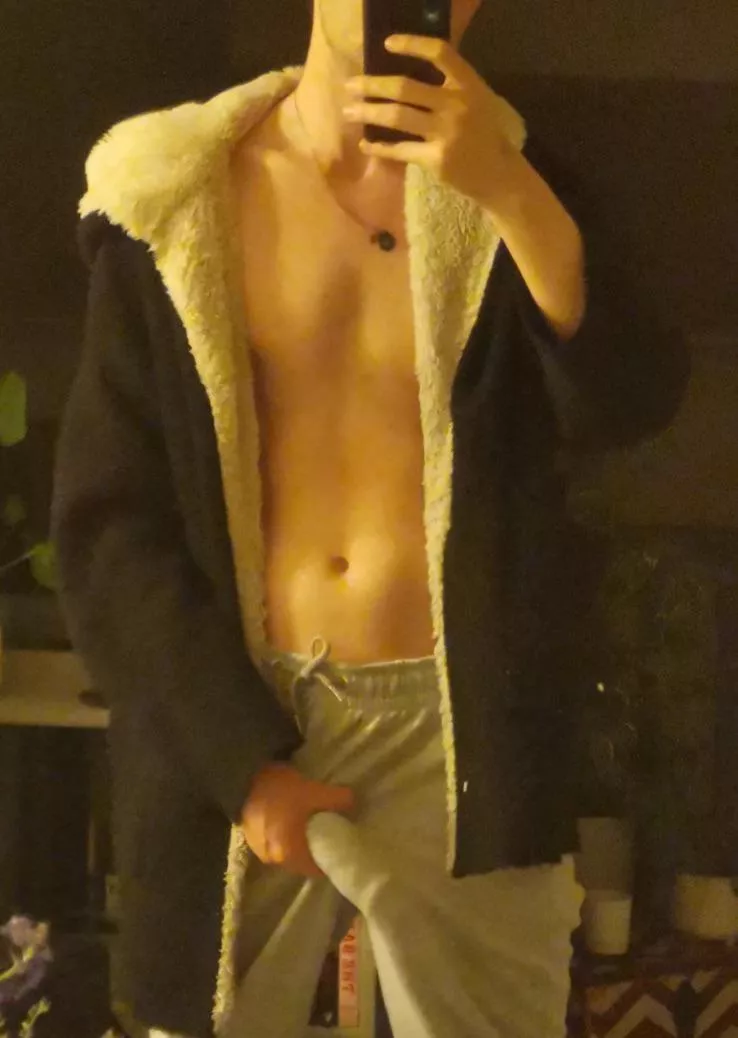 What am i hiding  posted by shyboy420x