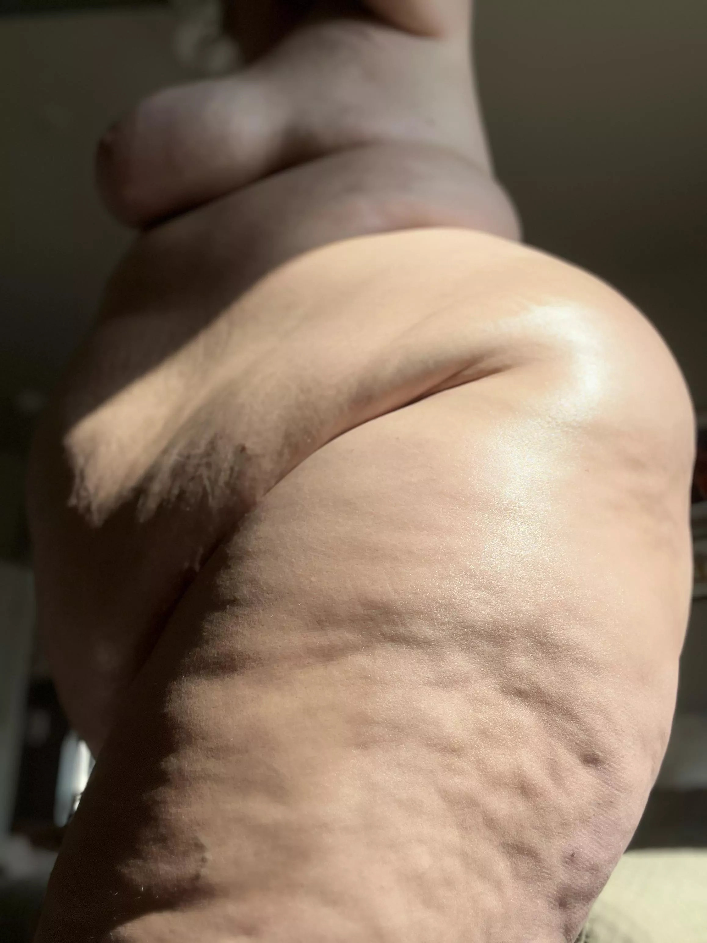 Working on a new self portrait to capture this incredible skin texture  posted by ceciliaxemily