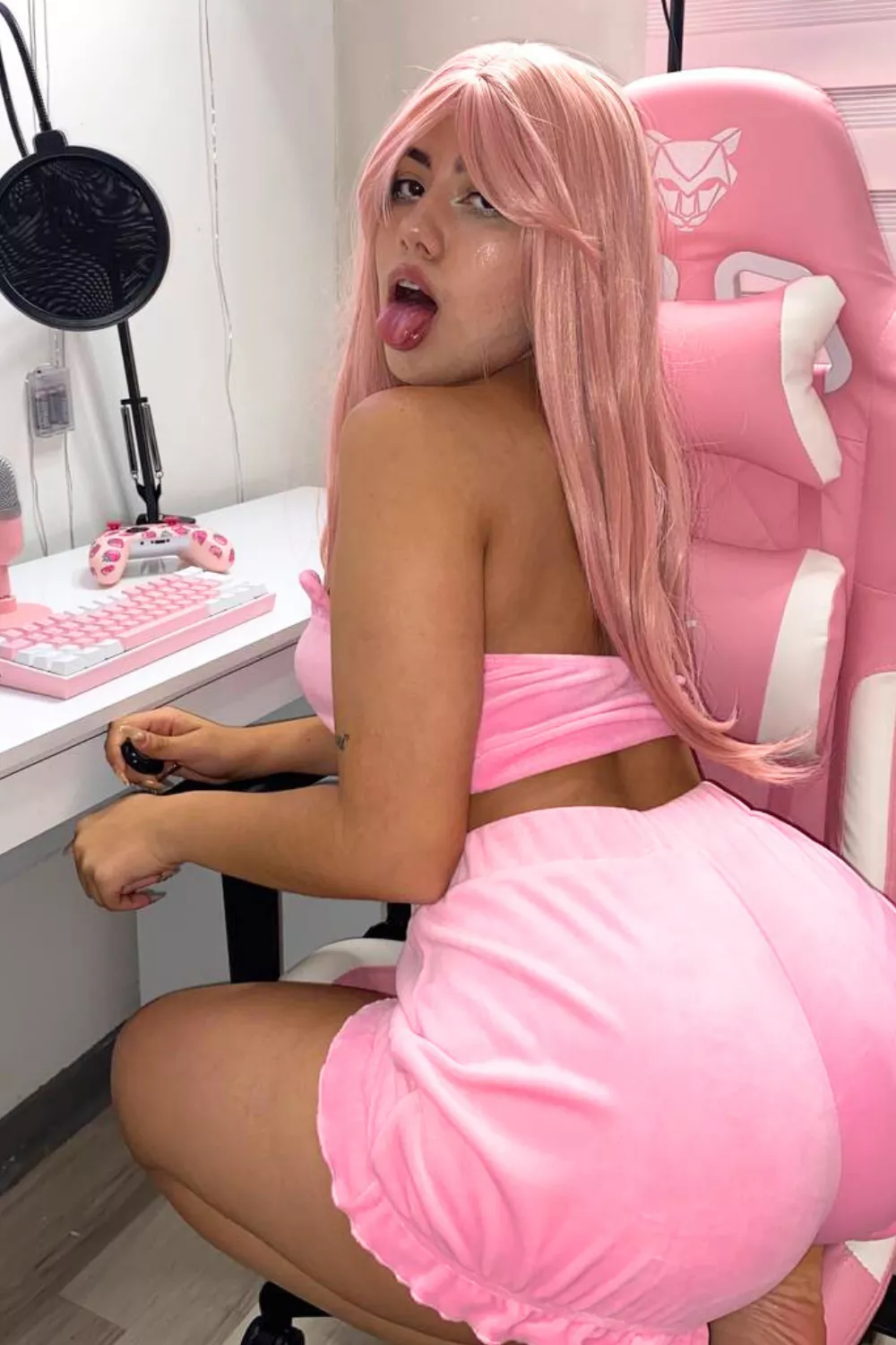 Am I sexy in pink posted by Just_Impress647