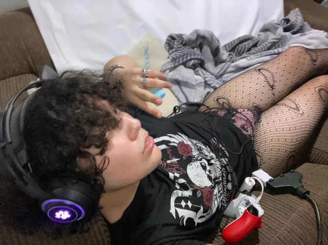 Hop on the game bb :3 by Vusecharger