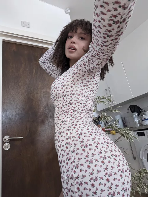 How's the view down there 👀 by xx-alien