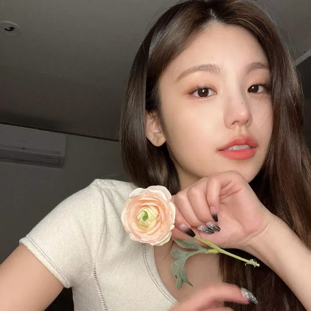 Hwang Ye-ji posted by BusyFlower9