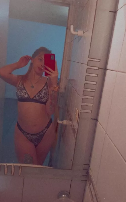 I wanna send nudes to random men, leave a ❤️ if you're in by YamFoly7L