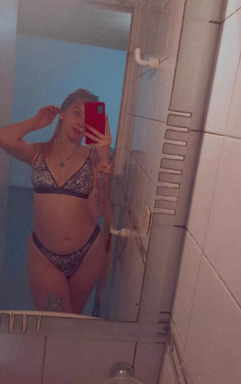 I wanna send nudes to random men, leave a ❤️ if you're in posted by YamFoly7L