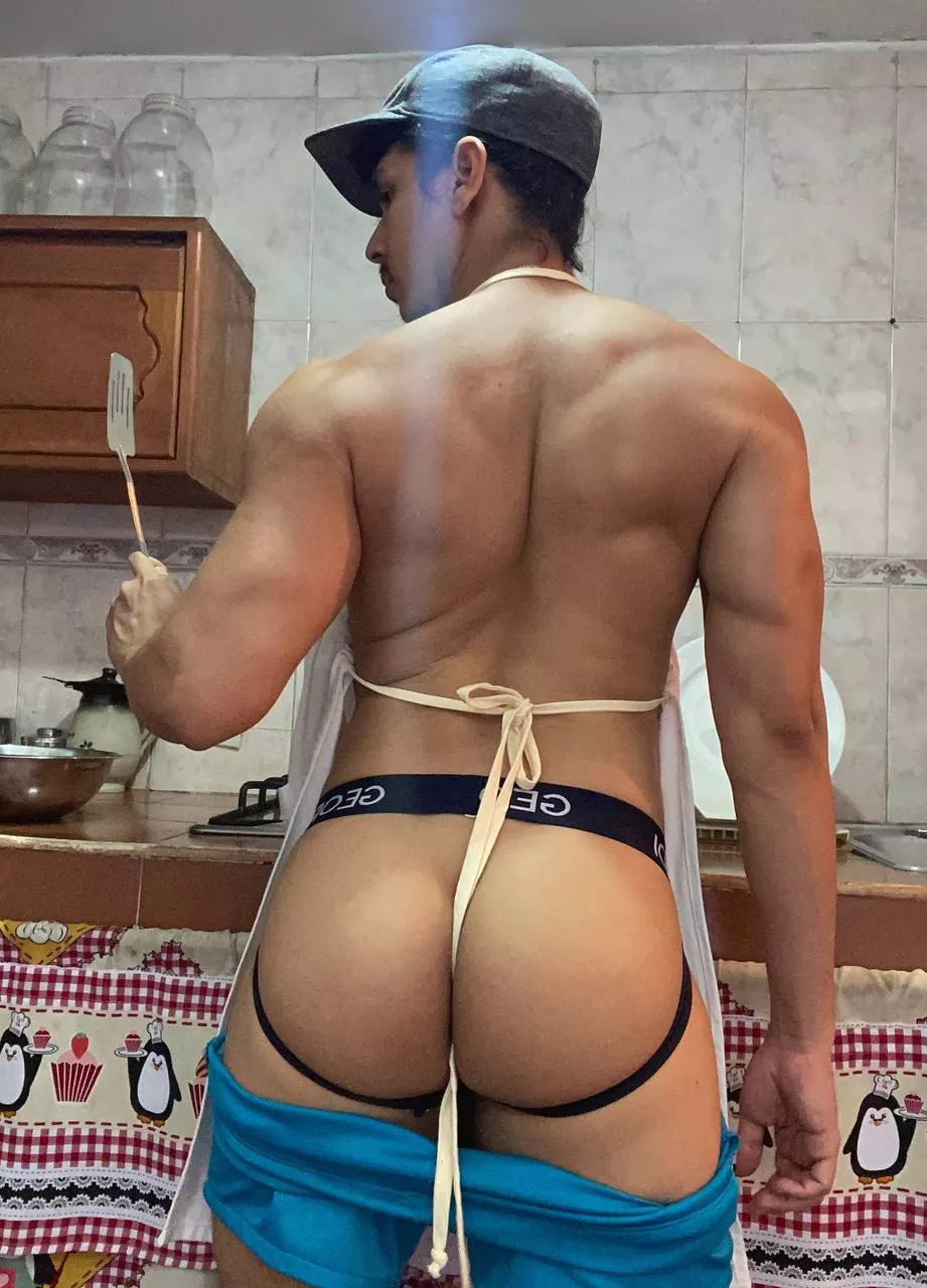 I was cooking something and this happened 🫣 posted by tarzanguy