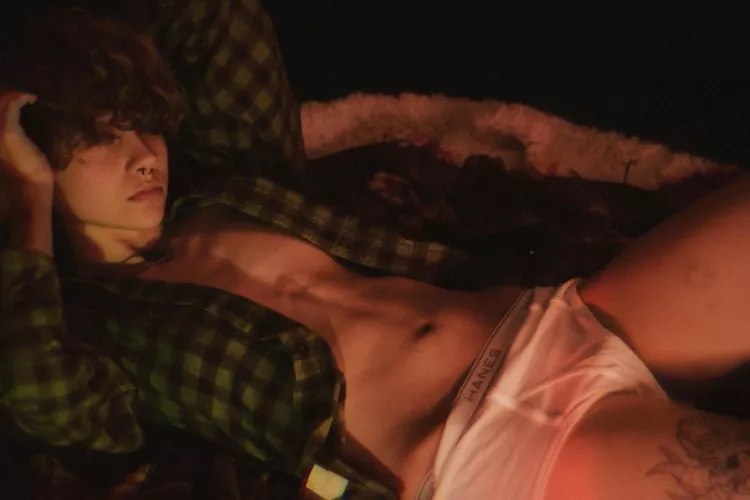 Laying back all alone;) by SeriouslyZippy