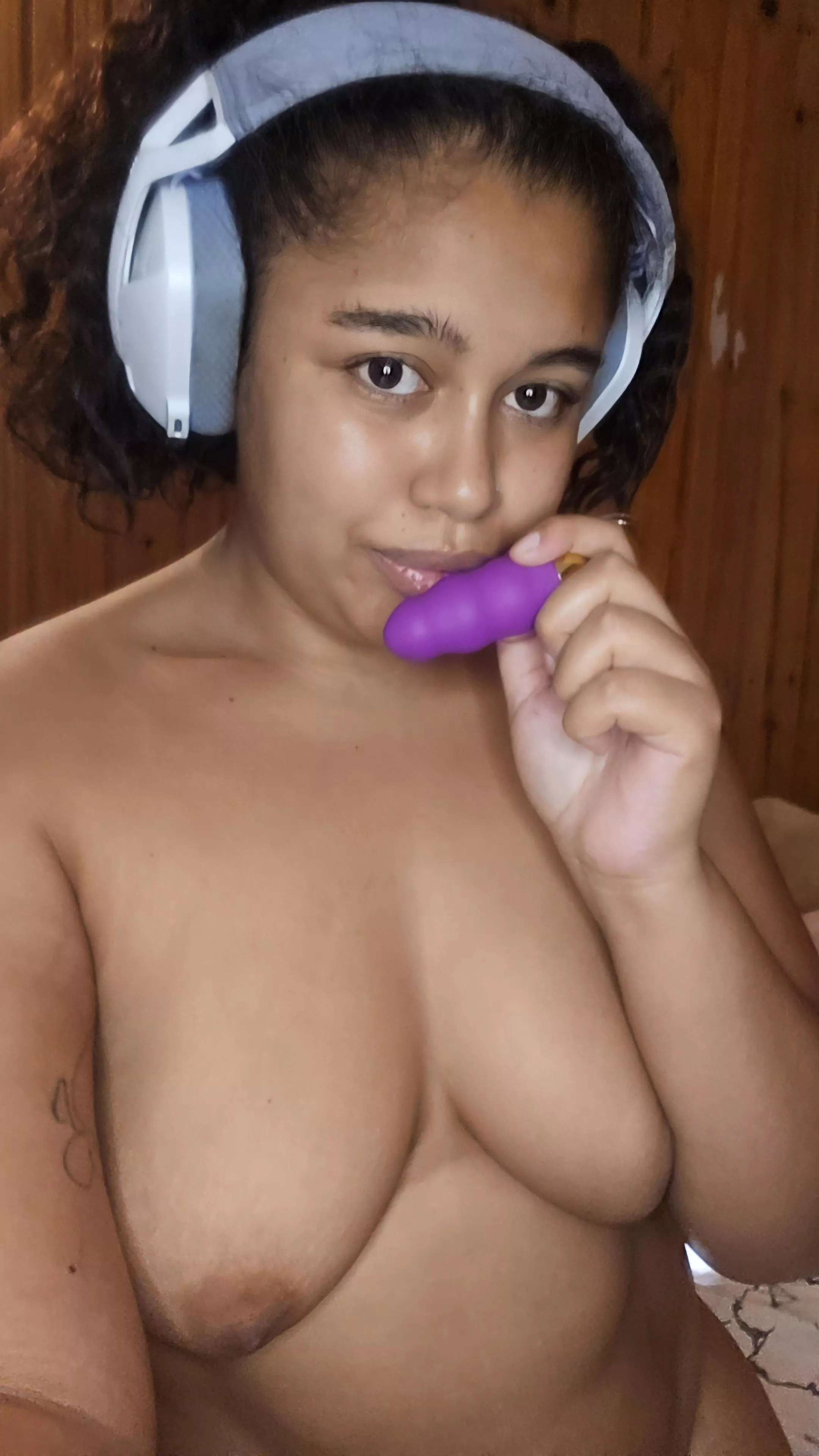 Let's play while I work   posted by SarabiGirl21