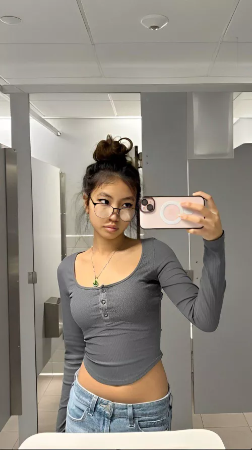 Obligatory bathroom selfie by asianmusexo