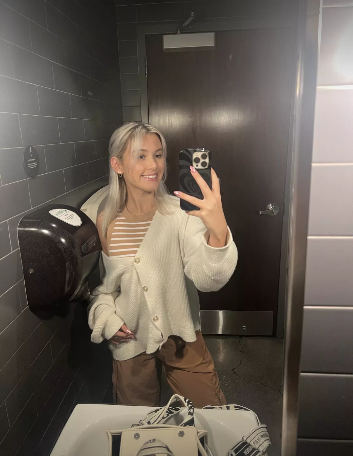 Post-quickie mirror selfie posted by sidmin