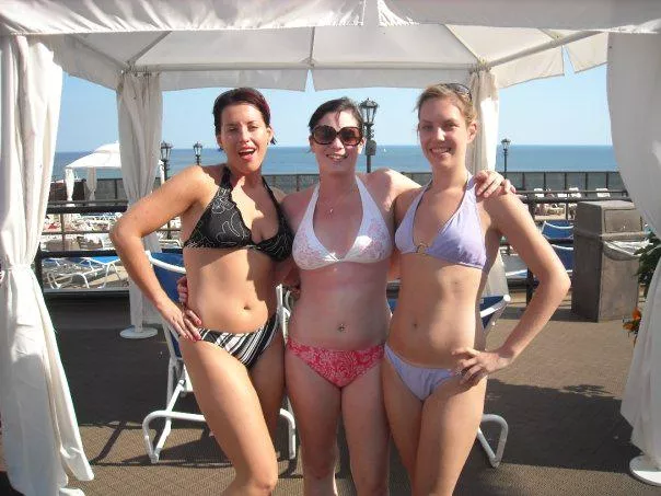 Ranking by the poolside. posted by UnexpectedLuggage