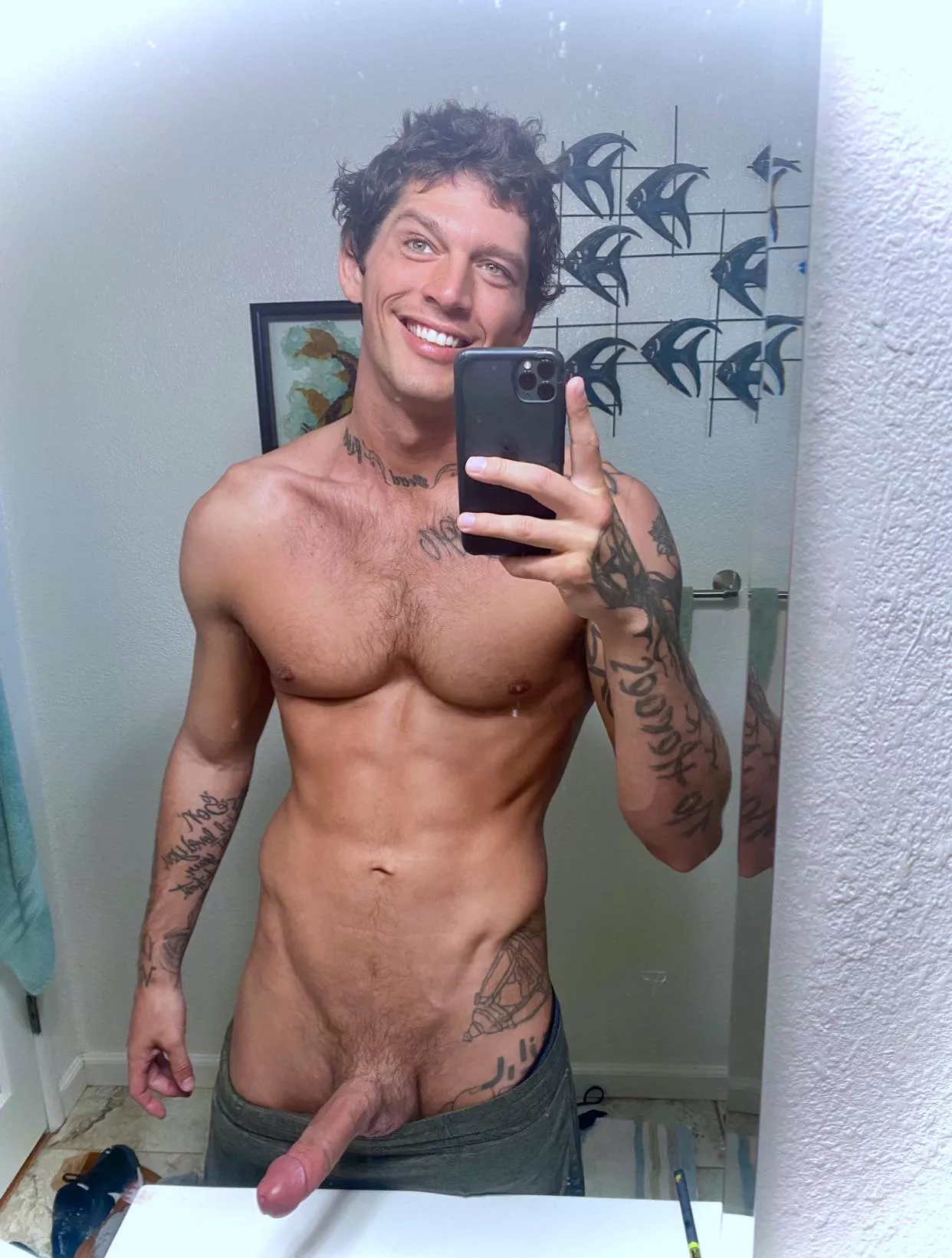 Smile!😃 it’s Saturday ☺️🫠 posted by erosandiris