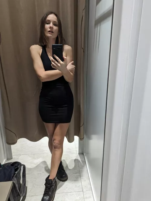 This dress could have been a bit shorter by CichoArt