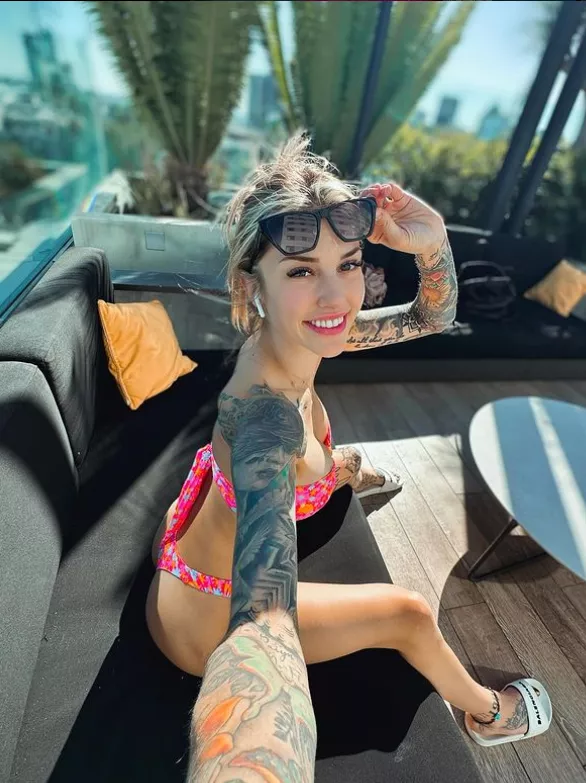 This petite body could be your play thing every night posted by itsmckennamatta