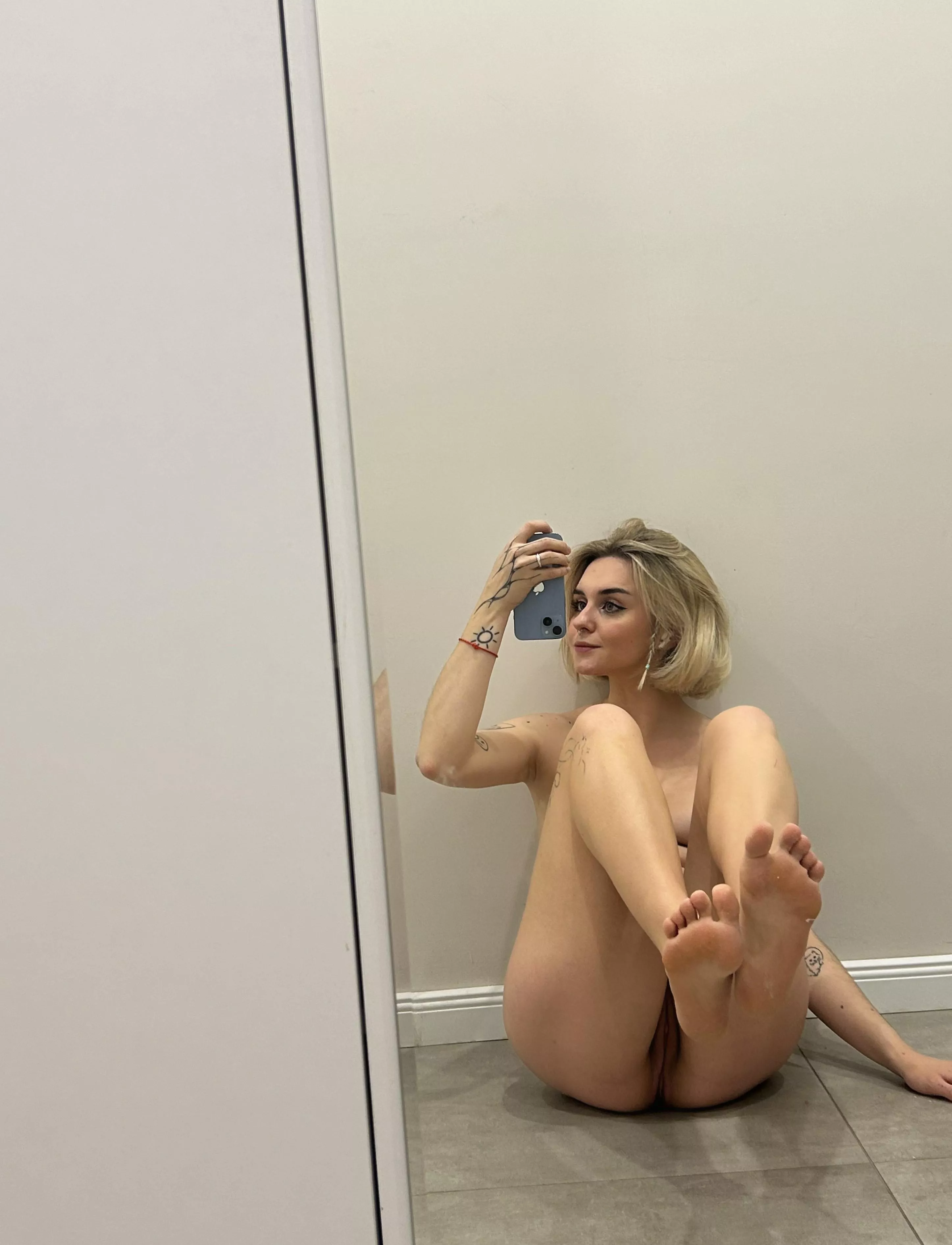 Time to spread those slender legs, don't you think posted by lastDumuzi160