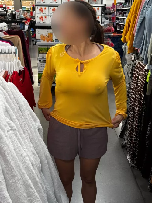 Trying outfits in public at walmart by Chi_chona
