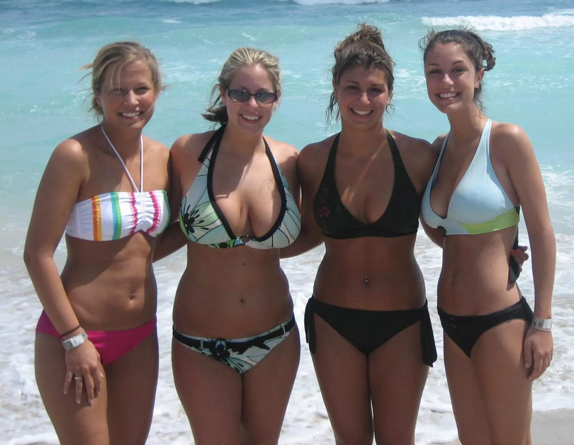 who are you fucking on the beach [4] posted by Ted-the-Dom