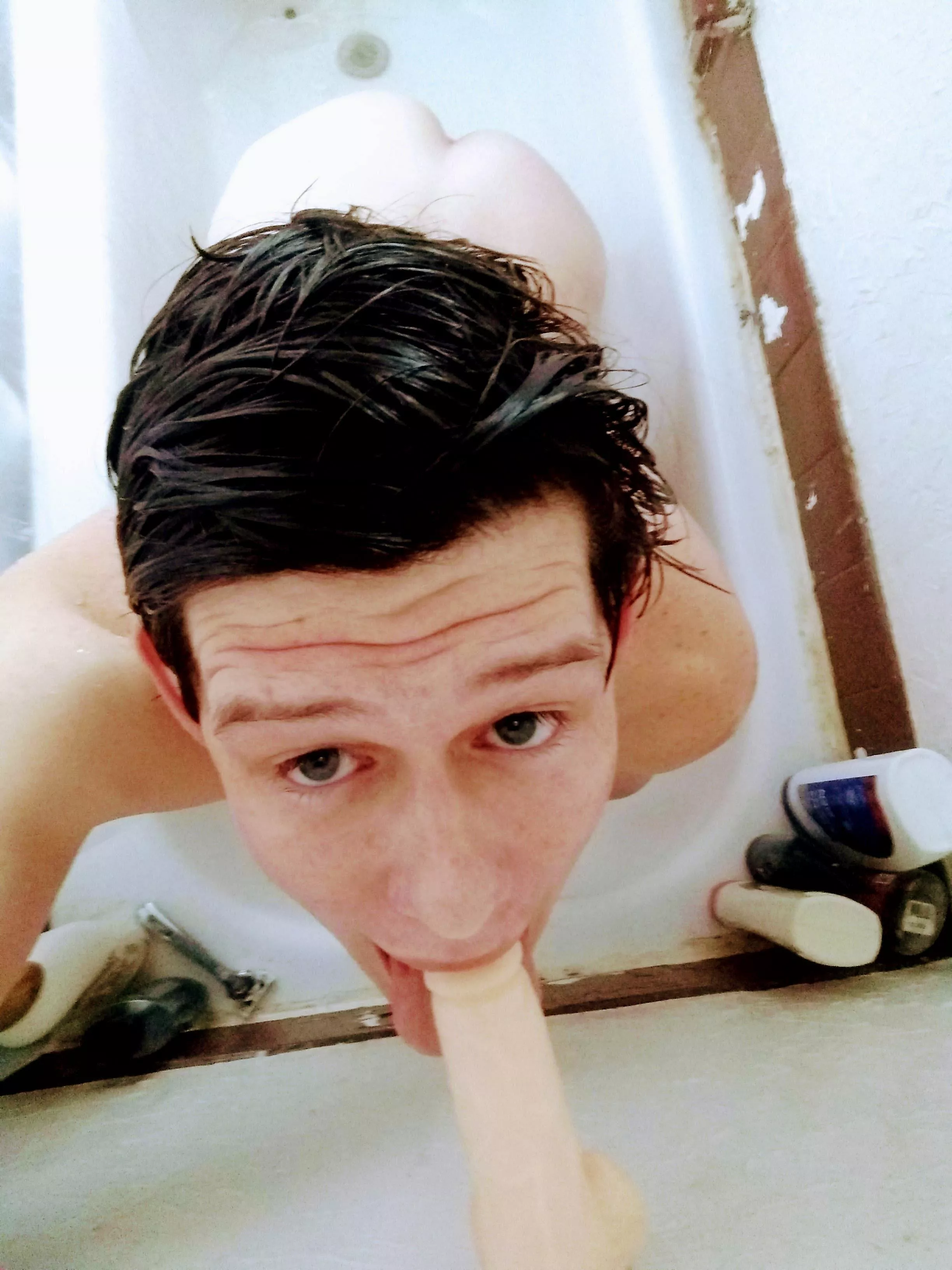 [23] I exist to suck cock 🥵 DMs open  posted by Serious-Milk-6620