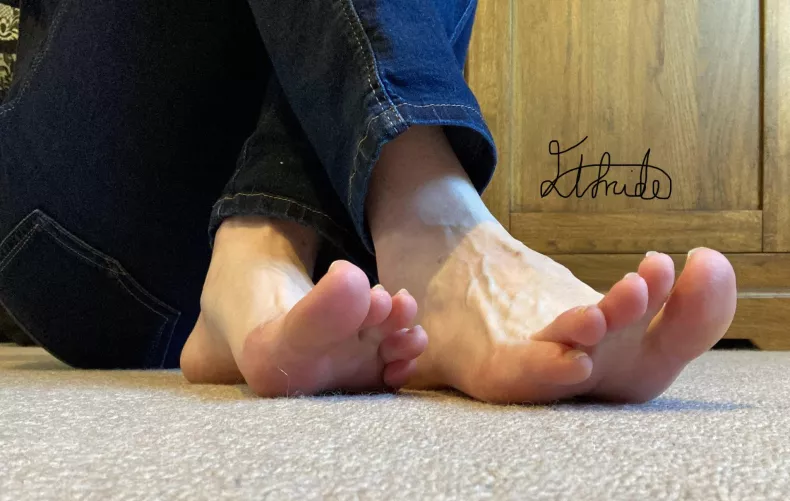 Arches and toes  by Elfrida77