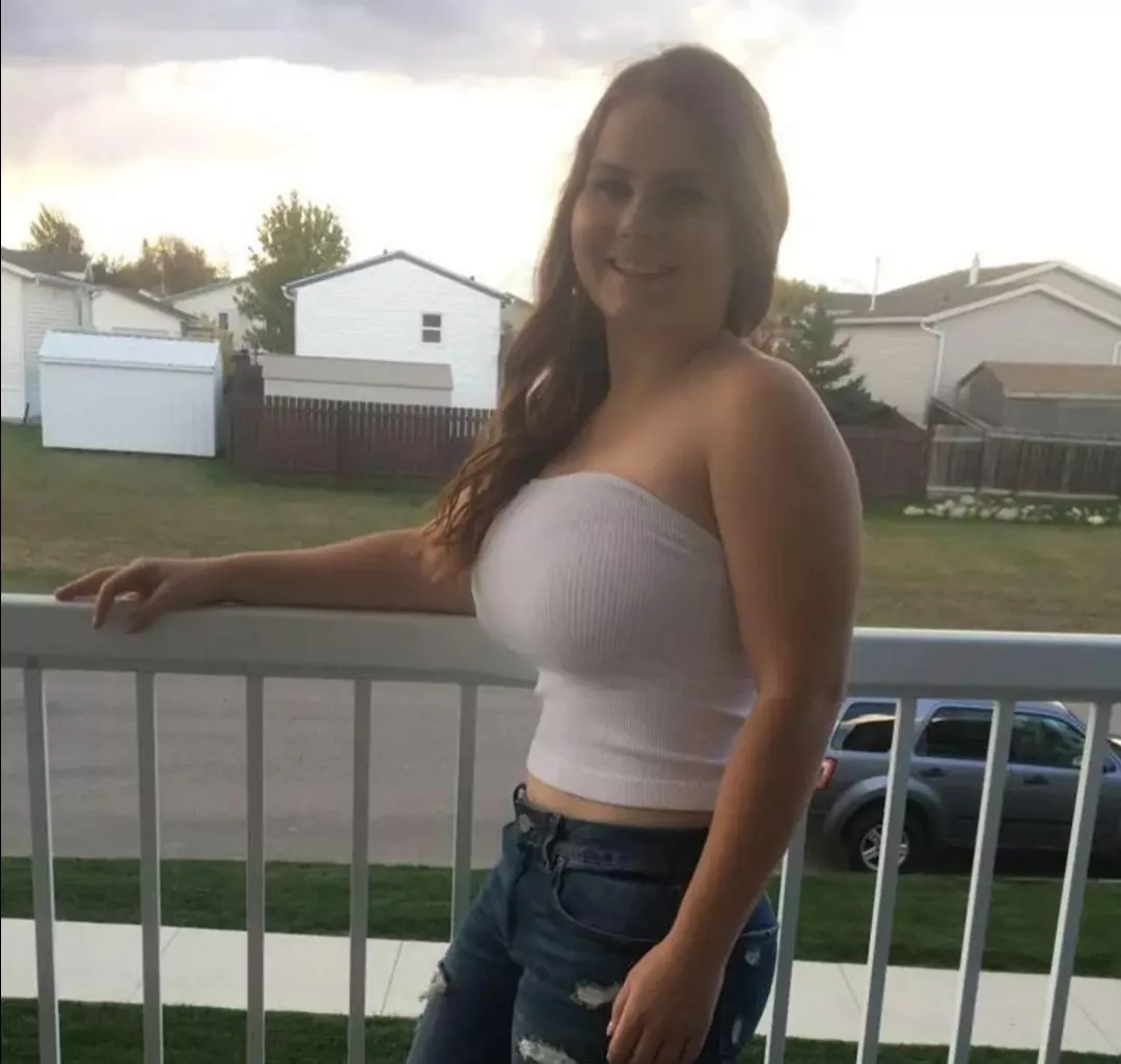 Busty With A View posted by Yourpervfriend