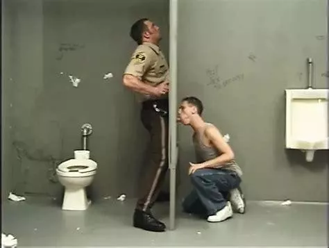 Cop getting a blowjob. You Likey? posted by NUTELLA-IS-INSIPID