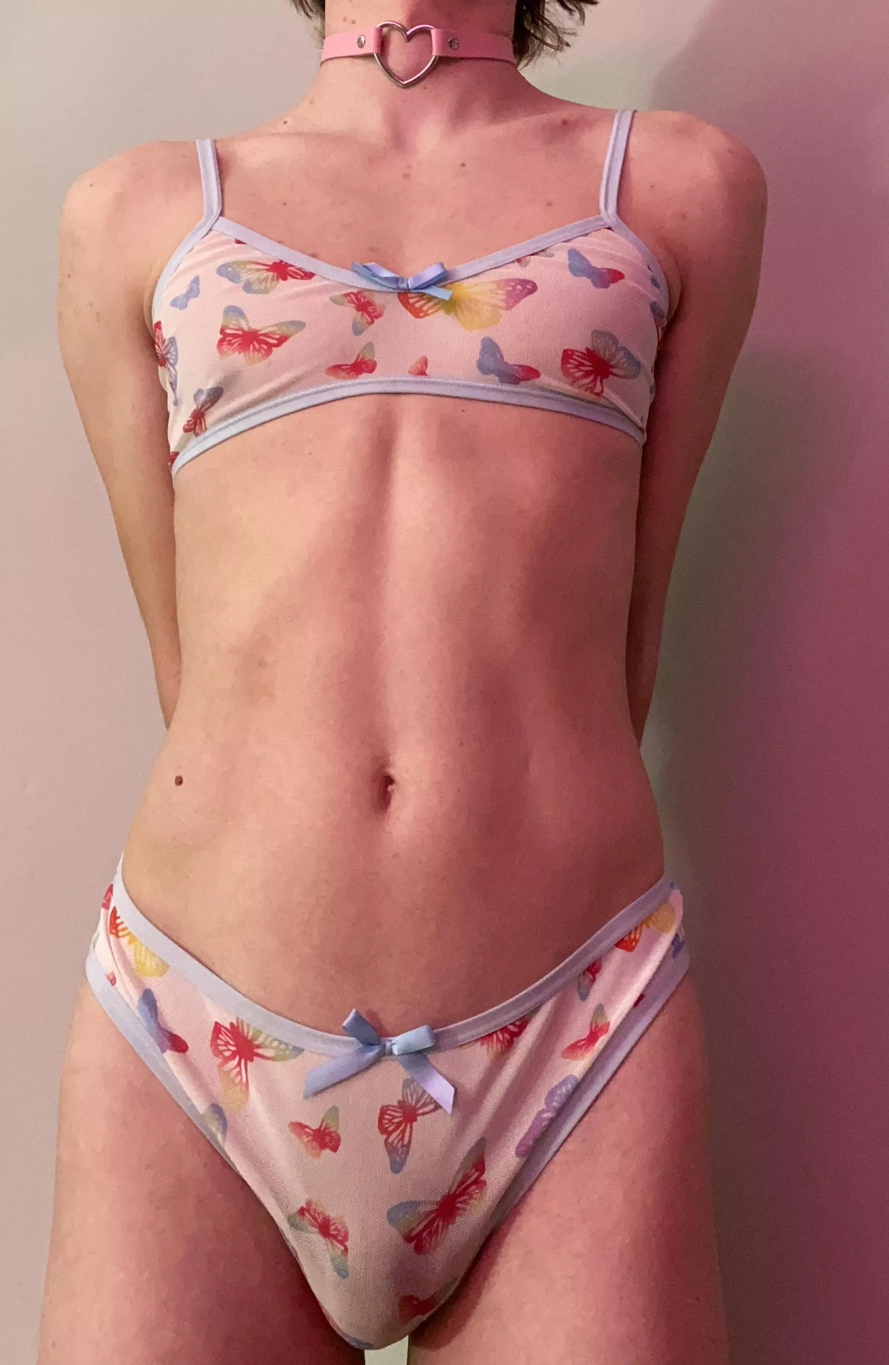 Do you like boys who are petite and girly? posted by femboyheartz