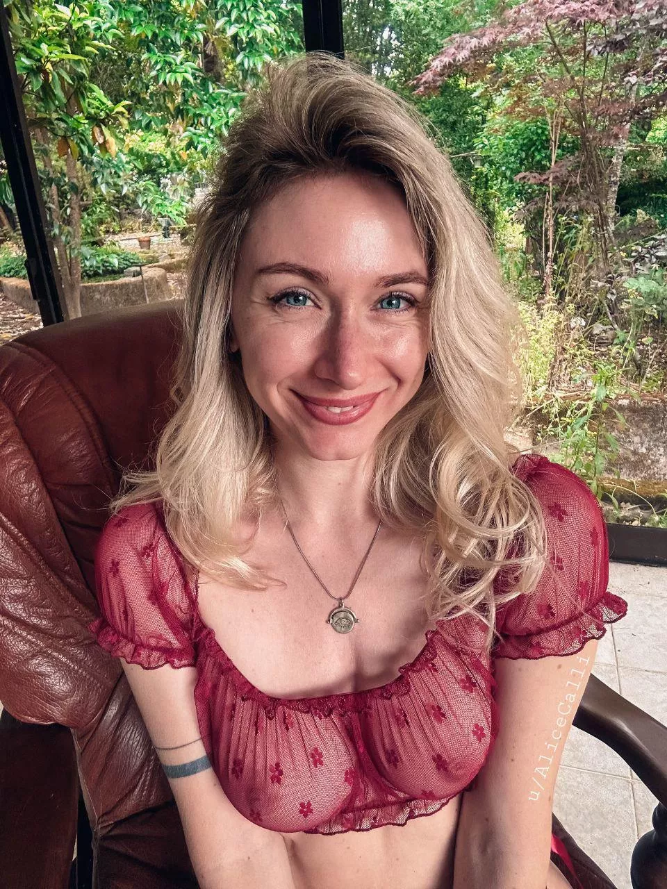 Dont you wish your gf was hot like me posted by AliceCalli