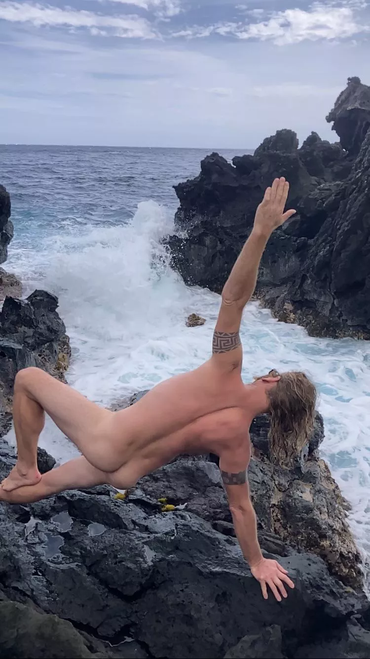 Found a private lava beach today.   posted by Dirtydesertcowboy