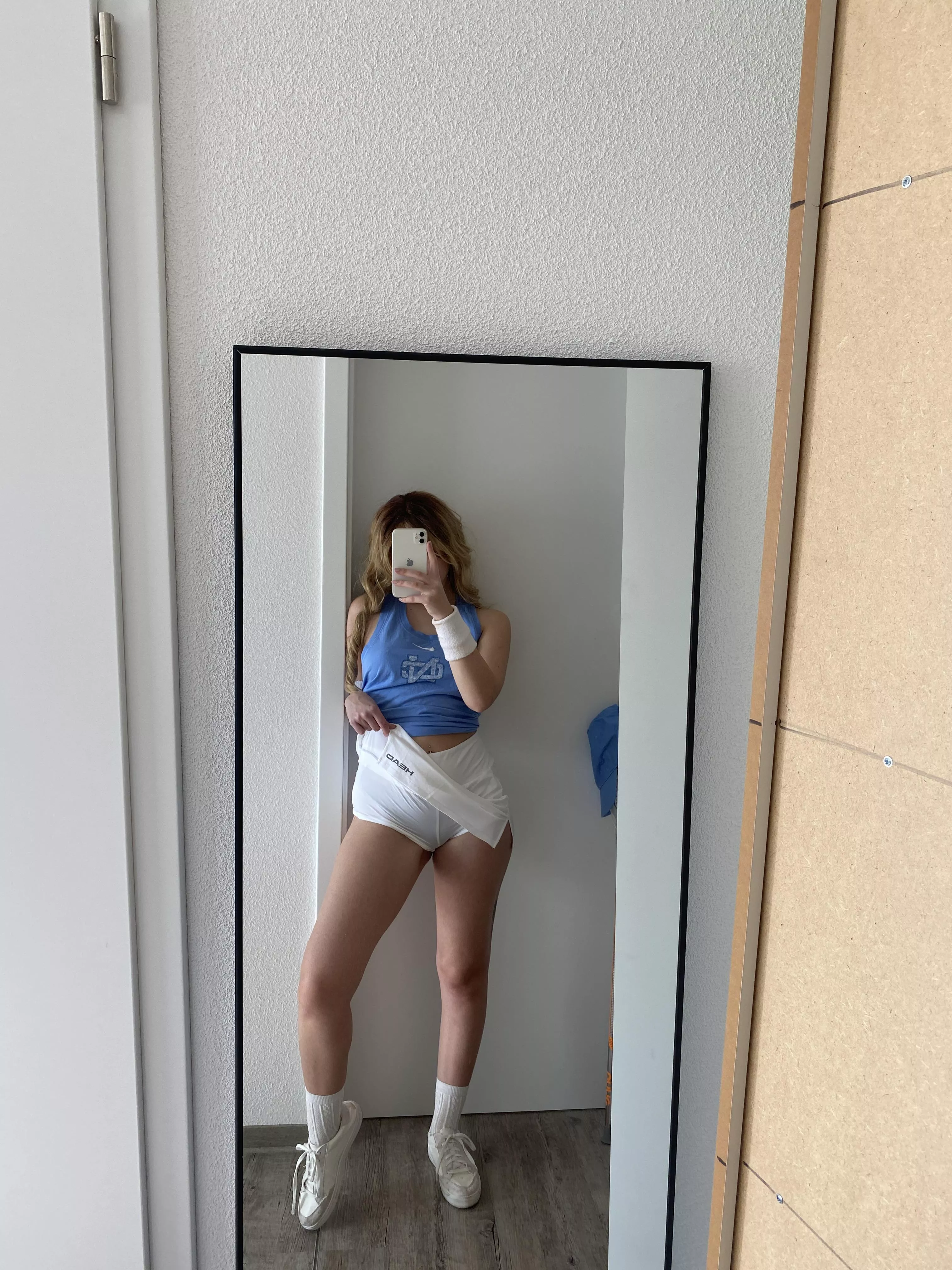 How do I get d pics from older men (2006) posted by Klutzy-Island-4395